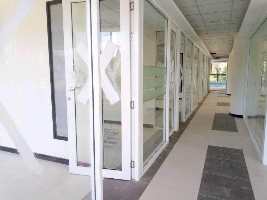 Office glass partitions